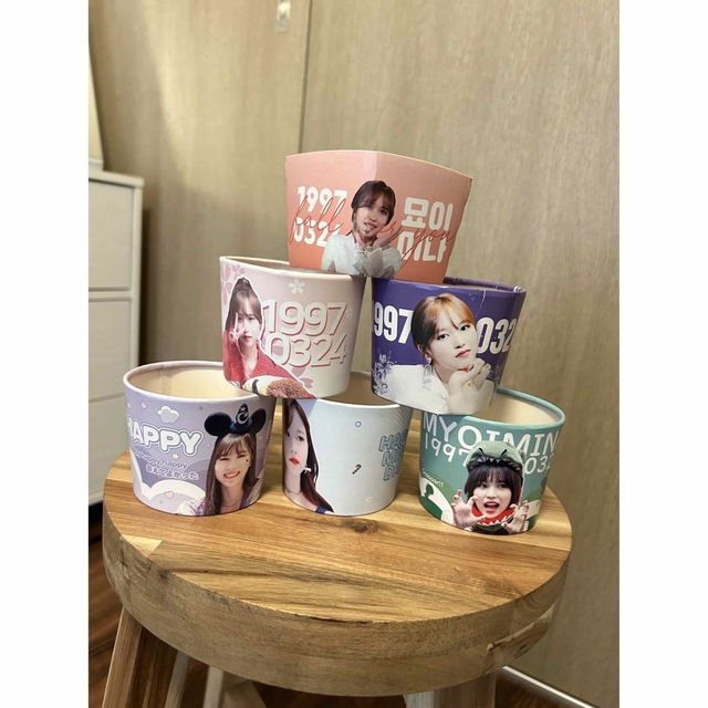 TWICE(トゥワイス)の【美品】TWICE ミナ・モモカップホルダーset エンタメ/ホビーのCD(K-POP/アジア)の商品写真