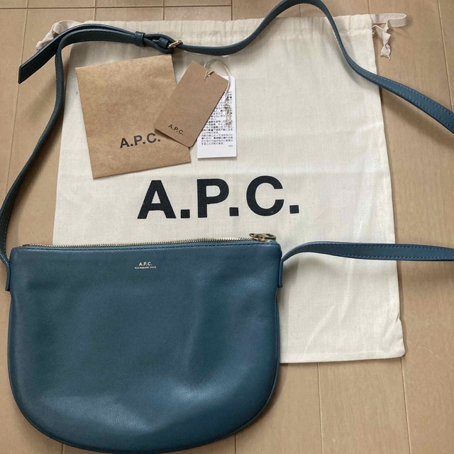 A.P.C(アーペーセー)のAPCレザーショルダーバッグ　 レディースのバッグ(ショルダーバッグ)の商品写真