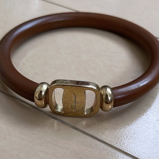 Salvatore Ferragamo(サルヴァトーレフェラガモ)のFerragamo☆18K☆ブレスレット レディースのアクセサリー(ブレスレット/バングル)の商品写真