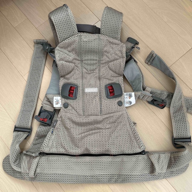 BABYBJORN(ベビービョルン)のベビービョルン　抱っこ紐　ONE KAI AIR キッズ/ベビー/マタニティの外出/移動用品(抱っこひも/おんぶひも)の商品写真