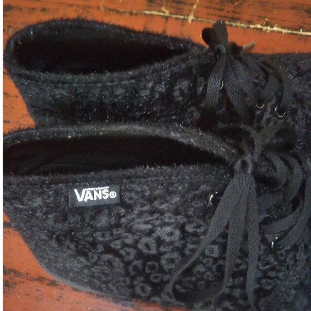 VANS(ヴァンズ)のバンズ　黒い靴24.5 レディースの靴/シューズ(スリッポン/モカシン)の商品写真