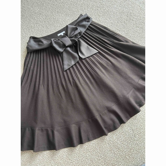 TO BE CHIC(トゥービーシック)のブラウンスカート　TO BE CHIC レディースのスカート(ひざ丈スカート)の商品写真