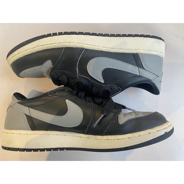 NIKE(ナイキ)のNIKE AIR JORDAN 1 RETRO LOW OG BG SHADOW メンズの靴/シューズ(スニーカー)の商品写真