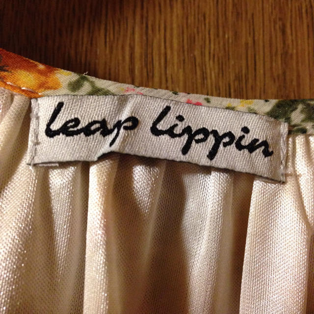 Leap Lippin(リープリッピン)の黄色のお花柄ワンピース レディースのワンピース(ひざ丈ワンピース)の商品写真