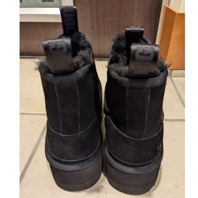 UGG(アグ)のUgg厚底ブーツ　ブラック　24センチ　7 レディースの靴/シューズ(ブーツ)の商品写真