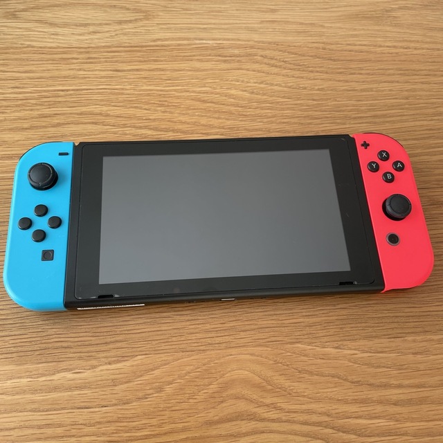 Nintendo Switch(ニンテンドースイッチ)のNintendo Switch 本体　おまけのケース付き エンタメ/ホビーのゲームソフト/ゲーム機本体(家庭用ゲーム機本体)の商品写真