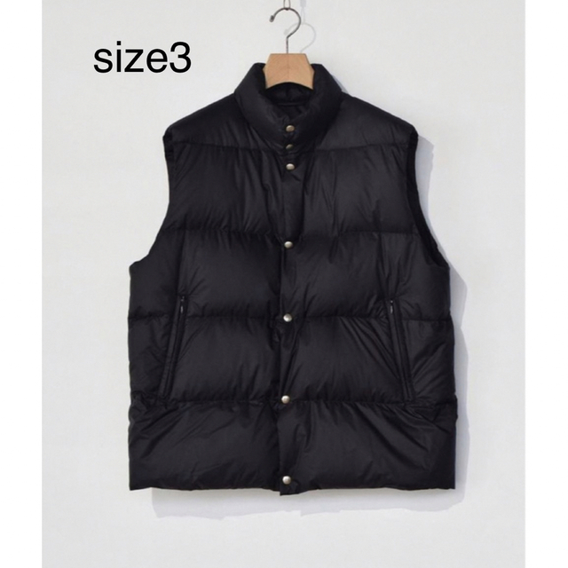 COMOLI(コモリ)のCOMOLI  22aw ダウンベスト down vest 3 コモリ メンズのジャケット/アウター(ダウンベスト)の商品写真