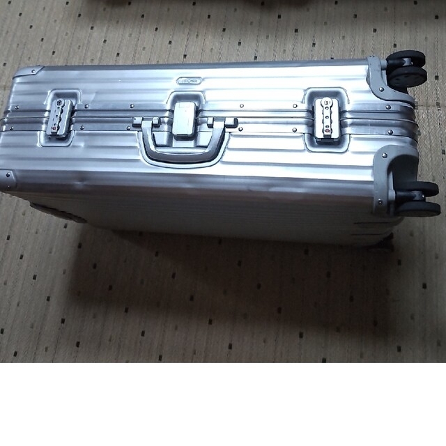 RIMOWA(リモワ)のRIMOWA リモワ トパーズ シルバー 104L メンズのバッグ(トラベルバッグ/スーツケース)の商品写真
