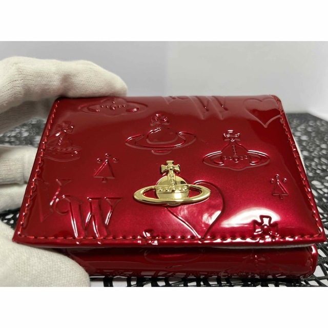 Vivienne Westwood(ヴィヴィアンウエストウッド)のVivienne Westwood エナメル 財布 折り財布 赤 レッド レディースのファッション小物(財布)の商品写真