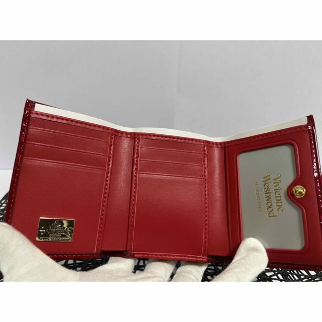 Vivienne Westwood(ヴィヴィアンウエストウッド)のVivienne Westwood エナメル 財布 折り財布 赤 レッド レディースのファッション小物(財布)の商品写真