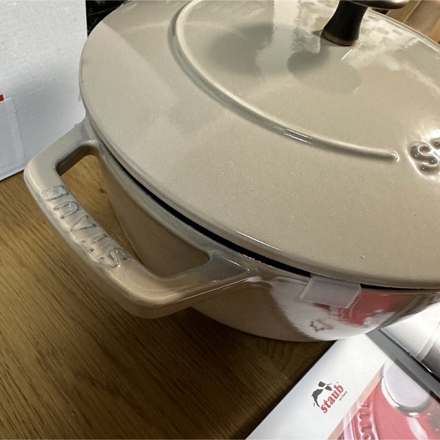 STAUB(ストウブ)の新品　ストウブ ワナベ 20cm サイズＬ　リネン　staub ココット  インテリア/住まい/日用品のキッチン/食器(鍋/フライパン)の商品写真