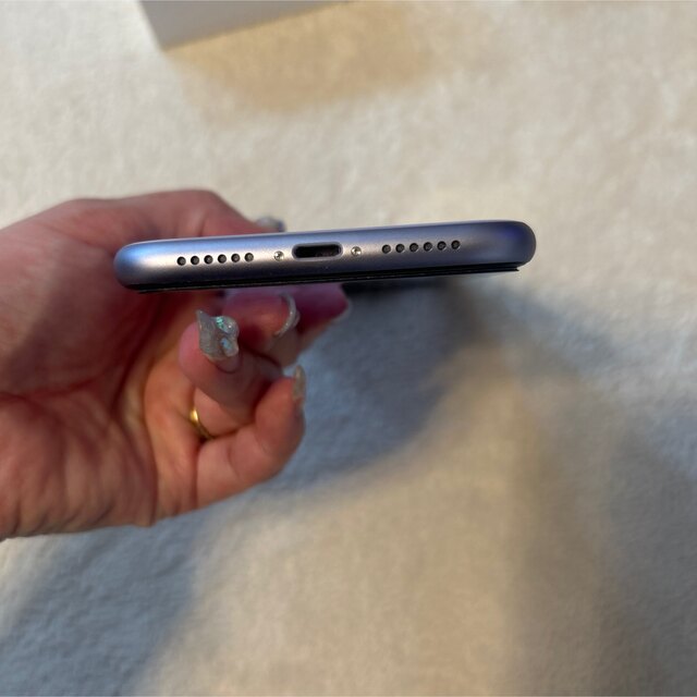 iPhone(アイフォーン)の美品　iPhone11 パープル　64GB SIMフリー　保護フィルム付き スマホ/家電/カメラのスマートフォン/携帯電話(スマートフォン本体)の商品写真