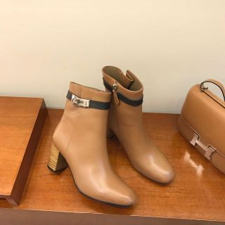 エルメス ショートブーツの通販 300点以上 | Hermesを買うならラクマ エルメス ショートブーツの通販 300点以上 | Hermesを買うならラクマ