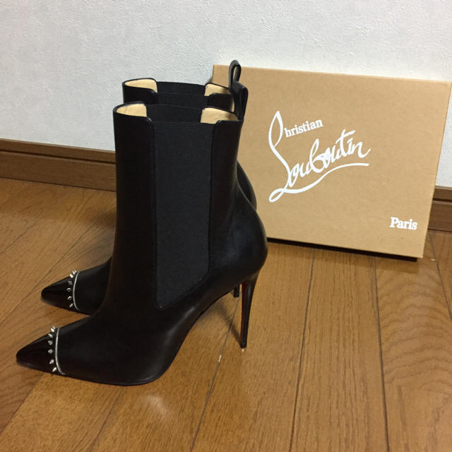 Christian Louboutin(クリスチャンルブタン)のタイムセール christian louboutin クリスチャンルブタン レディースの靴/シューズ(ブーツ)の商品写真