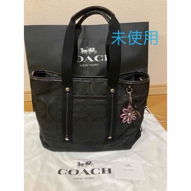 COACH(コーチ)の極美品　コーチ　COACH  レア　トートバッグ　ブラック　デイジーチャーム レディースのバッグ(トートバッグ)の商品写真