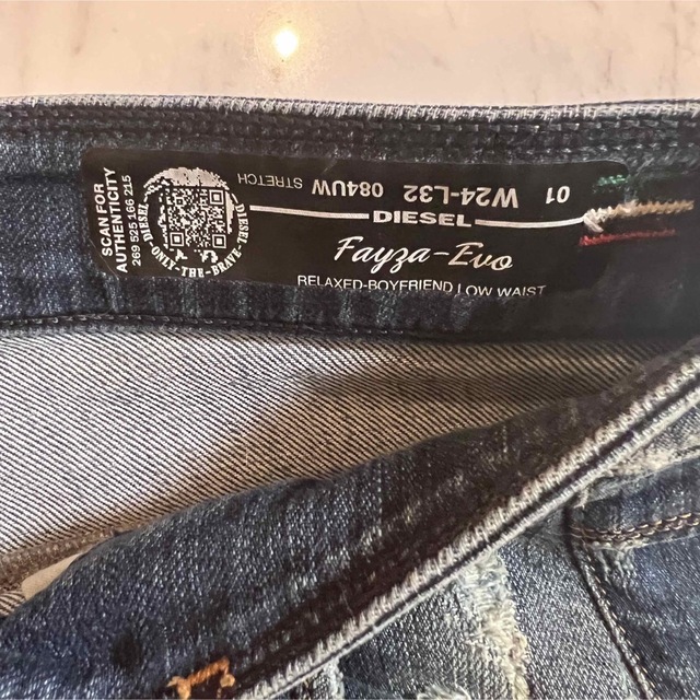 DIESEL(ディーゼル)のディーゼル デニム ウォッシュ加工 ダメージ 新品 24 レディースのパンツ(デニム/ジーンズ)の商品写真