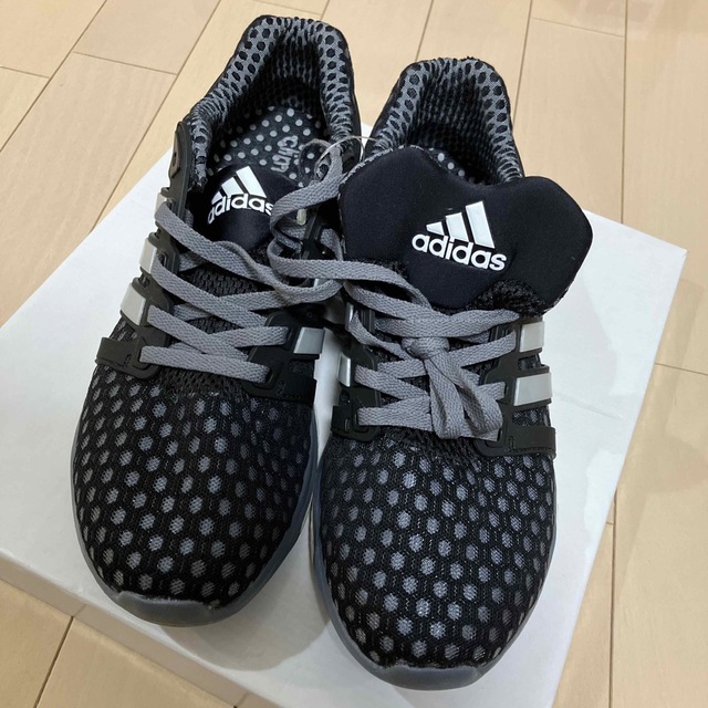 adidas(アディダス)のadidas ブラック　シューズ　26センチ　新品未使用 メンズの靴/シューズ(スニーカー)の商品写真