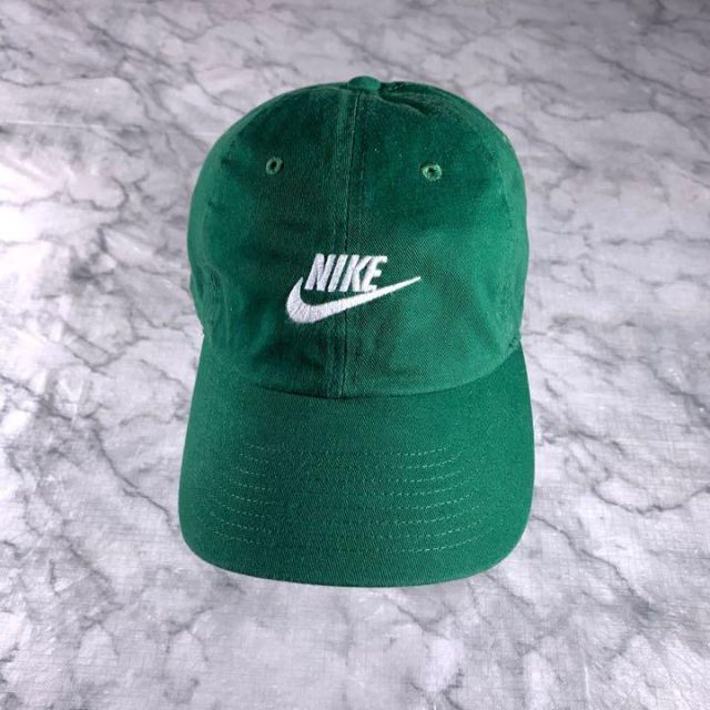 NIKE(ナイキ)の希少カラー NIKE ナイキ 6パネル キャップ 緑 グリーン 刺繍ロゴ メンズの帽子(キャップ)の商品写真