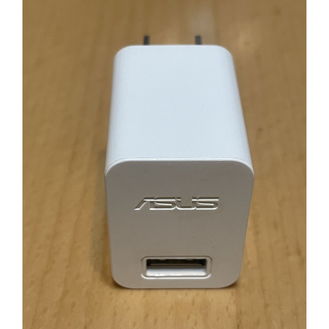 ASUS(エイスース)のASUS USB プラグ 白 スマホ/家電/カメラのスマートフォン/携帯電話(その他)の商品写真