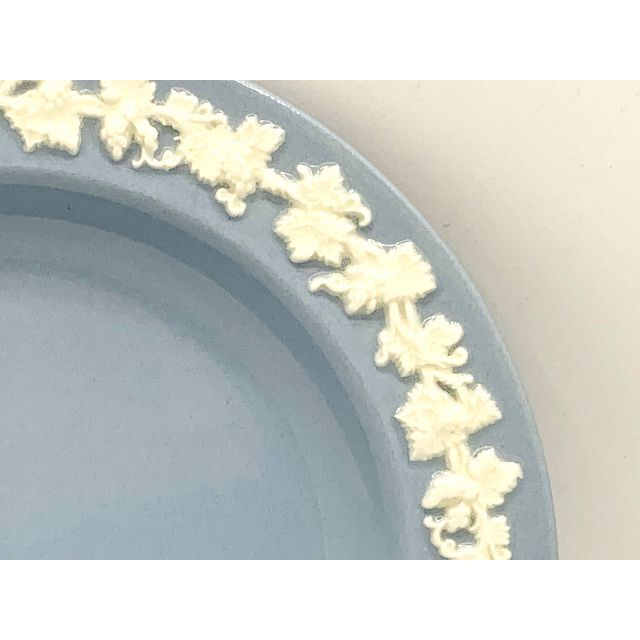 WEDGWOOD(ウェッジウッド)の一味様専用★ウェッジウッド ★エンボスド クイーンズウェア プレート 2枚セット インテリア/住まい/日用品のキッチン/食器(食器)の商品写真