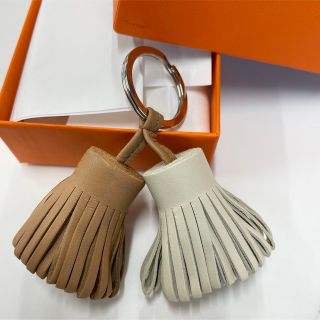 新品入手困難 HERMES キーホルダー カルメン ウノドス クレ-