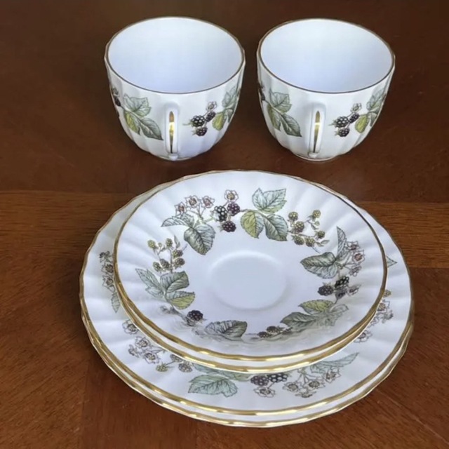 Royal Worcester(ロイヤルウースター)の【未使用美品】ロイヤルウースター★ラヴィニア★トリオ　ペア インテリア/住まい/日用品のキッチン/食器(食器)の商品写真