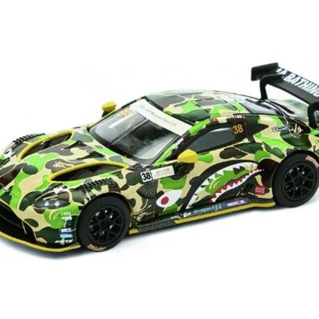 A BATHING APE(アベイシングエイプ)のBAPE x Aston Martin GT3 グリーン ミニカー 1/64 エンタメ/ホビーのおもちゃ/ぬいぐるみ(ミニカー)の商品写真