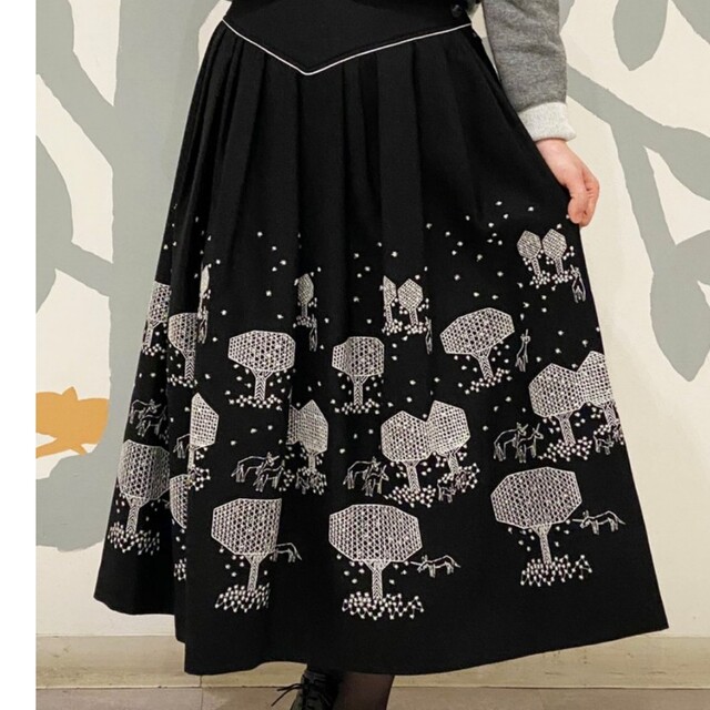 シルバーピーチ 美品✨ミナペルホネン pallo タックスカート 膝丈