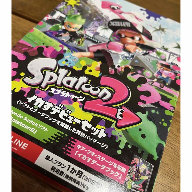 Nintendo Switch(ニンテンドースイッチ)の【送料無料】スプラトゥーン2 イカすデビューセット Switch【美品】 エンタメ/ホビーのゲームソフト/ゲーム機本体(家庭用ゲームソフト)の商品写真