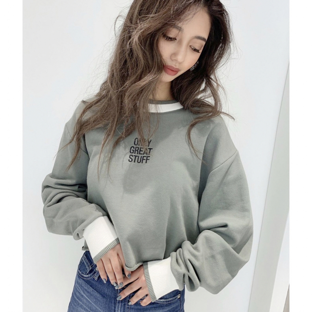 GYDA(ジェイダ)のgyda ONLY GREAT STUFFバイカラーショートスウェットTOPS レディースのトップス(トレーナー/スウェット)の商品写真