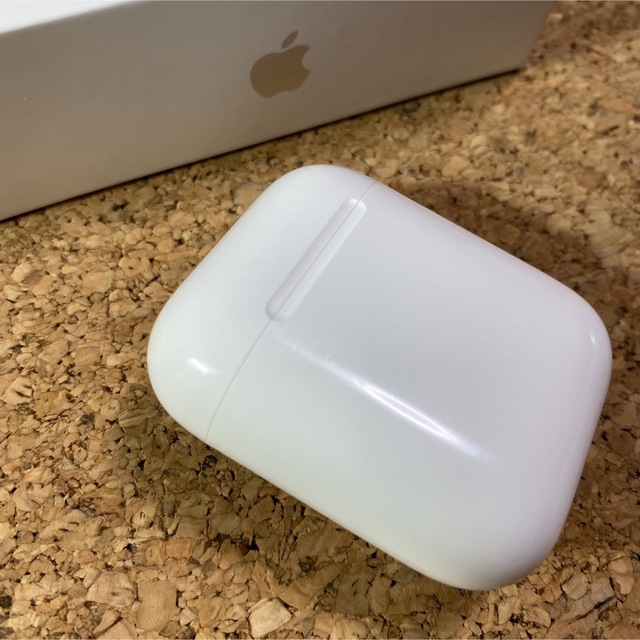 Apple(アップル)のApple 正規　エアーポッズ　AirPods 第一世代　充電器　充電ケース スマホ/家電/カメラのオーディオ機器(ヘッドフォン/イヤフォン)の商品写真