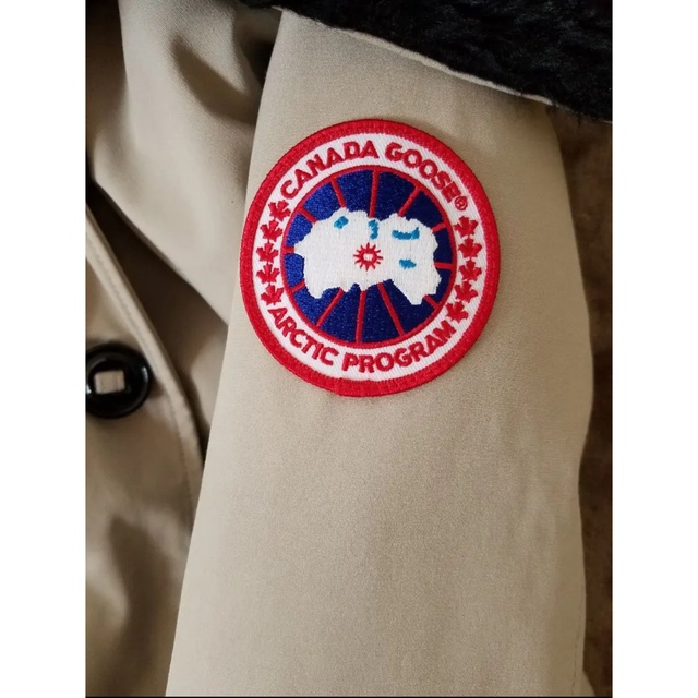 CANADA GOOSE(カナダグース)のカナダグース　ダウンジャケット レディースのジャケット/アウター(ダウンコート)の商品写真