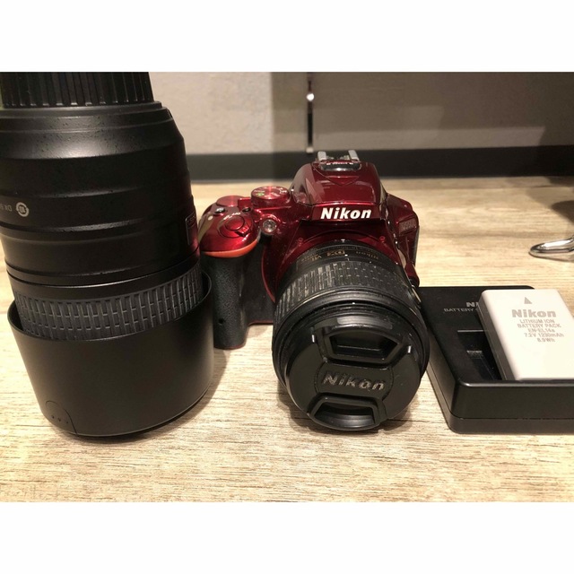 Nikon 一眼レフ　D5500 ダブルズームキット　赤