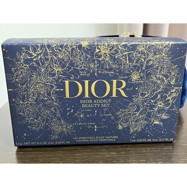 Christian Dior(クリスチャンディオール)のDior ホリデーオファー ポーチとミニ香水 エンタメ/ホビーのコレクション(ノベルティグッズ)の商品写真