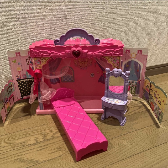 Takara Tomy(タカラトミー)のファンタジーリカちゃん  おひめさまのおへや  プリンセスセット  人形付き エンタメ/ホビーのおもちゃ/ぬいぐるみ(キャラクターグッズ)の商品写真