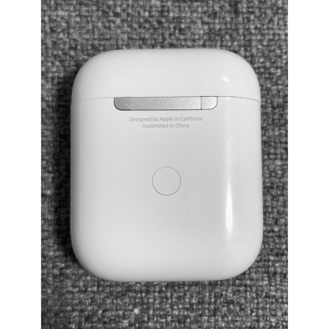 Apple(アップル)のApple AirPods 2世代 ワイヤレス充電ケースのみ 587 スマホ/家電/カメラのオーディオ機器(ヘッドフォン/イヤフォン)の商品写真