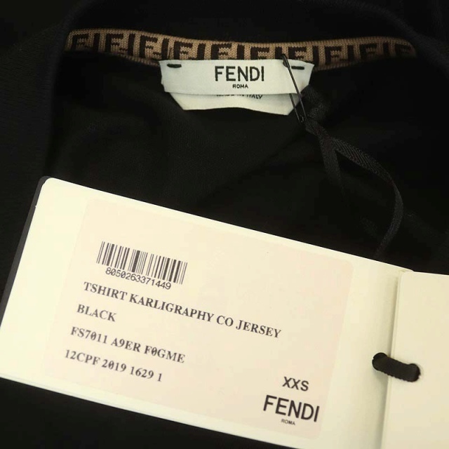 FENDI(フェンディ)のフェンディ カリグラフィー Tシャツ カットソー 半袖 FS7011 A9ER メンズのトップス(Tシャツ/カットソー(半袖/袖なし))の商品写真