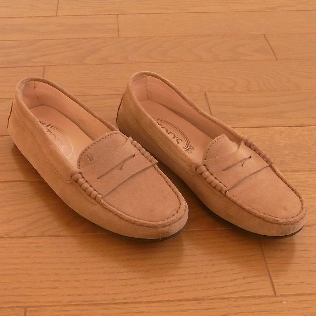 TOD'S(トッズ)の美品 TOD'S トッズ ドライビングシューズ 34ハーフ 21.5ｃｍ 靴 レディースの靴/シューズ(ローファー/革靴)の商品写真