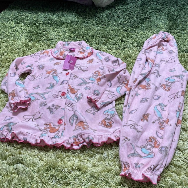 Disney(ディズニー)のアリエル フリースパジャマ　ディズニー キッズ/ベビー/マタニティのキッズ服女の子用(90cm~)(パジャマ)の商品写真