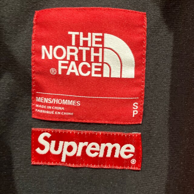 Supreme(シュプリーム)のノースフェイス supreme コラボマウンテンジャケット レアカラー メンズのジャケット/アウター(マウンテンパーカー)の商品写真