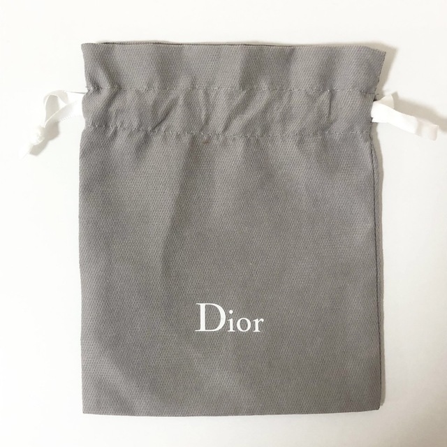 Dior(ディオール)の【値下げ】Dior ミニ 巾着 グレー ノベルティ エンタメ/ホビーのコレクション(ノベルティグッズ)の商品写真