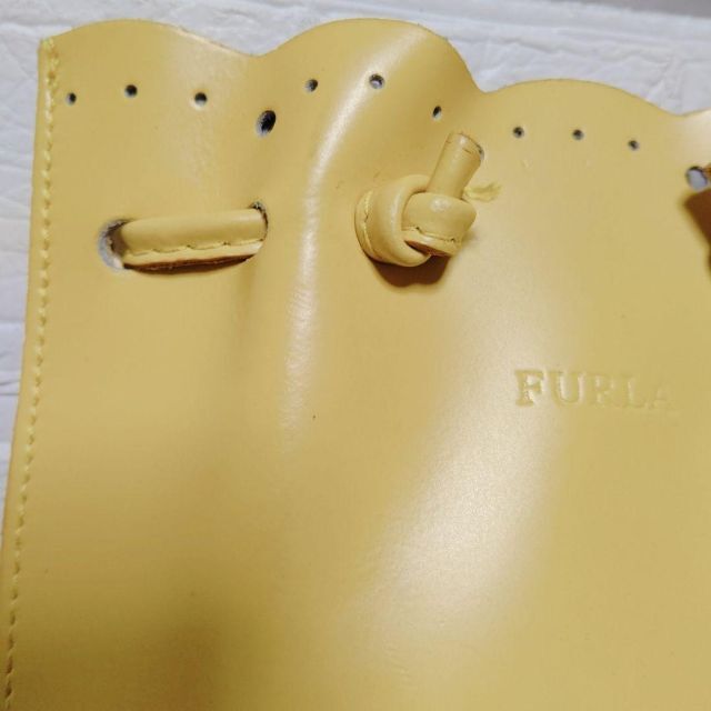 小ぶり　FURLA　リュック　ミニバッグ　巾着　黄色　レザー　保存袋