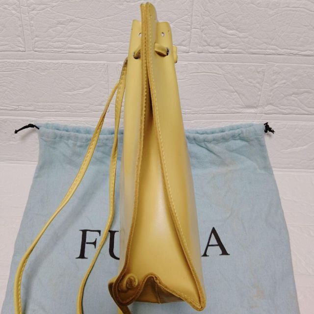 小ぶり　FURLA　リュック　ミニバッグ　巾着　黄色　レザー　保存袋