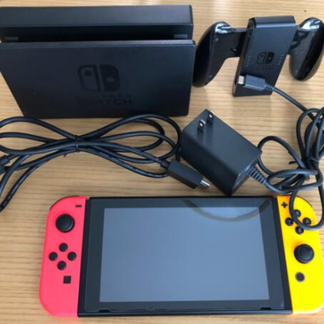 Nintendo Switch(ニンテンドースイッチ)の「やま様専用」Switch ニンテンドーストア限定赤箱　限定カラー  スイッチ エンタメ/ホビーのゲームソフト/ゲーム機本体(家庭用ゲーム機本体)の商品写真