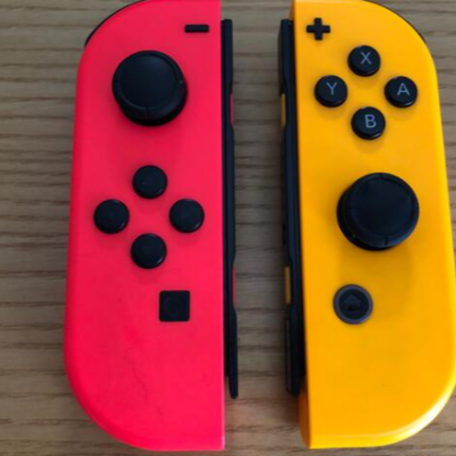 Nintendo Switch(ニンテンドースイッチ)の「やま様専用」Switch ニンテンドーストア限定赤箱　限定カラー  スイッチ エンタメ/ホビーのゲームソフト/ゲーム機本体(家庭用ゲーム機本体)の商品写真