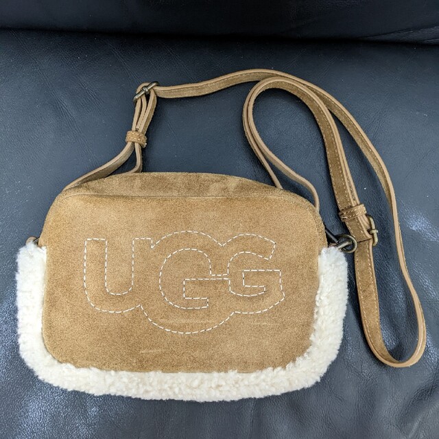 Ugg ボディーバッグ　ショルダーバッグ　ムートン