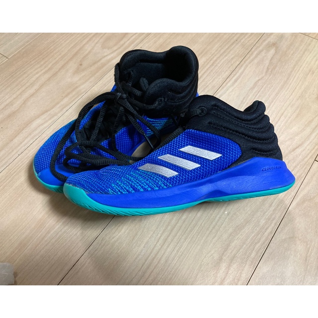 adidas(アディダス)のadidas バッシュ　19センチ キッズ/ベビー/マタニティのキッズ靴/シューズ(15cm~)(スニーカー)の商品写真