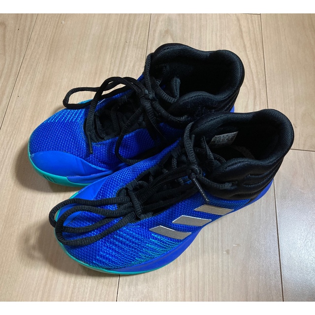 adidas(アディダス)のadidas バッシュ　19センチ キッズ/ベビー/マタニティのキッズ靴/シューズ(15cm~)(スニーカー)の商品写真