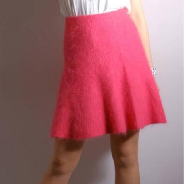 SNIDEL(スナイデル)のsnidel スナイデル　フリーサイズ　赤ニットスカート　アンゴラ混 レディースのワンピース(ひざ丈ワンピース)の商品写真