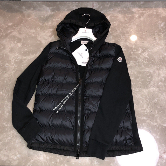 MONCLER(モンクレール)の本日専用MONCLER正規【前ダウンAラインフードパーカー】レディース レディースのジャケット/アウター(ダウンジャケット)の商品写真